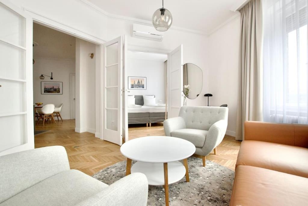 Premium Apartment By Hi - Central 2 Bedroom - Best View Budapest Exterior photo