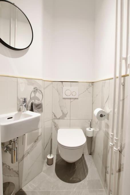 Premium Apartment By Hi - Central 2 Bedroom - Best View Budapest Exterior photo